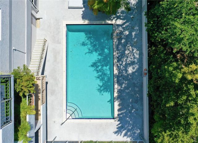 8950 NE 8th Ave 312, Miami, FL 33138