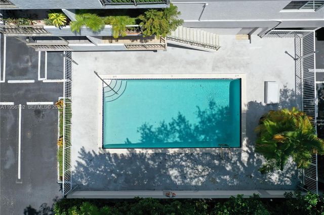 8950 NE 8th Ave 312, Miami, FL 33138