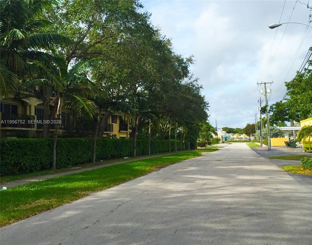 8950 NE 8th Ave 312, Miami, FL 33138