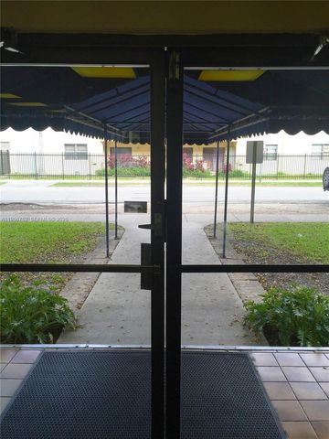 8950 NE 8th Ave 312, Miami, FL 33138