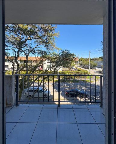 8950 NE 8th Ave 312, Miami, FL 33138