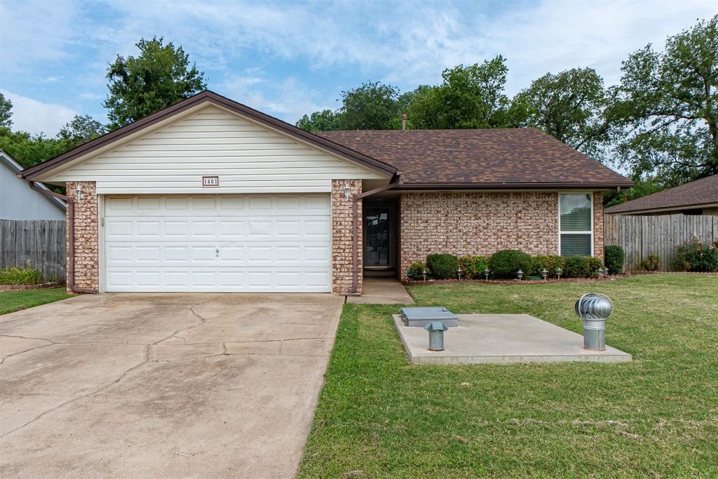 1401 S Avery Drive, Moore, OK 73160