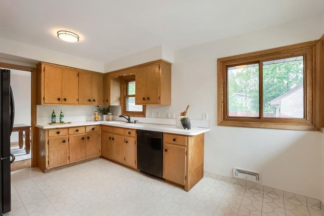5512 Fremont Avenue N, Brooklyn Center, MN 55430