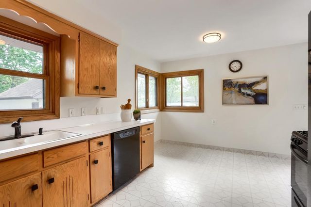 5512 Fremont Avenue N, Brooklyn Center, MN 55430
