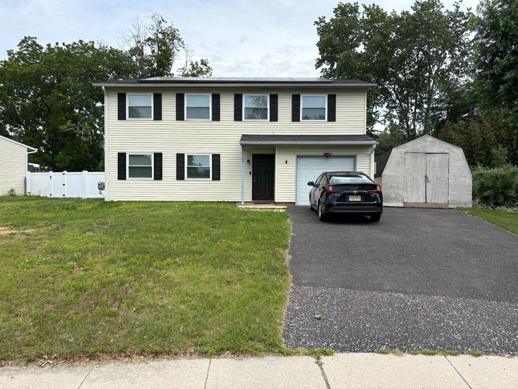 3 KENT CT, Mount Holly, NJ 08060