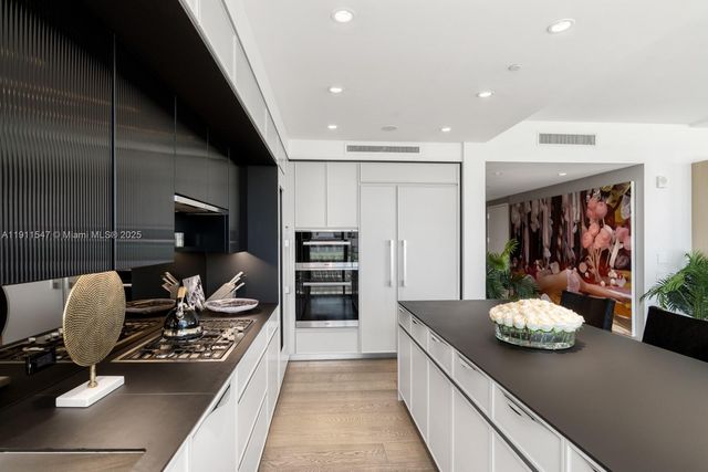 300 Collins Ave PH3, Miami Beach, FL 33139