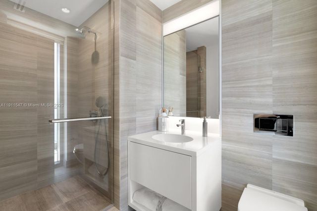 300 Collins Ave PH3, Miami Beach, FL 33139