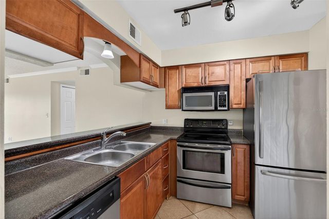 10125 SAILWINDS BOULEVARD N 104, Largo, FL 33773