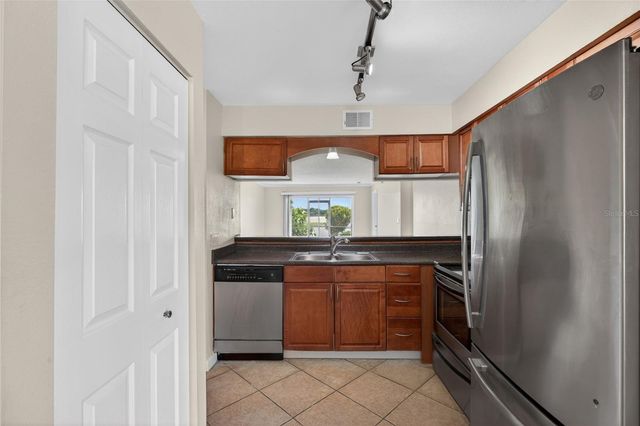 10125 SAILWINDS BOULEVARD N 104, Largo, FL 33773