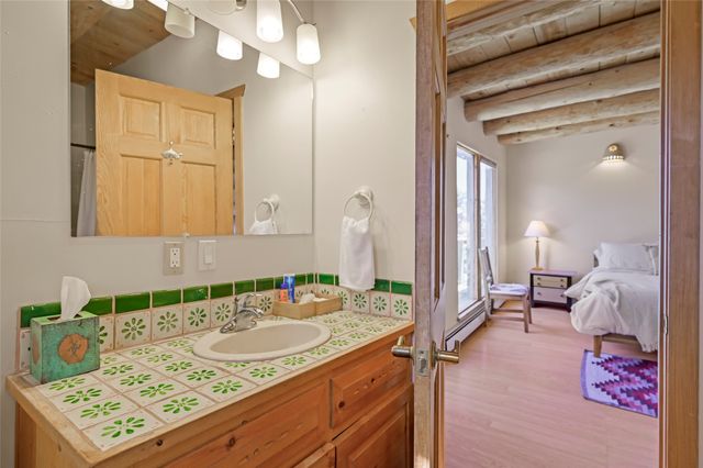 67 Ranchos Canoncito, Santa Fe, NM 87508