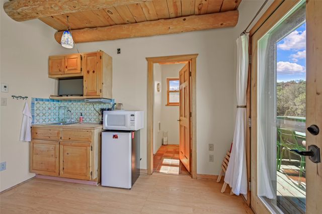67 Ranchos Canoncito, Santa Fe, NM 87508