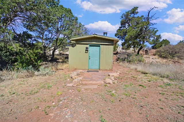 67 Ranchos Canoncito, Santa Fe, NM 87508