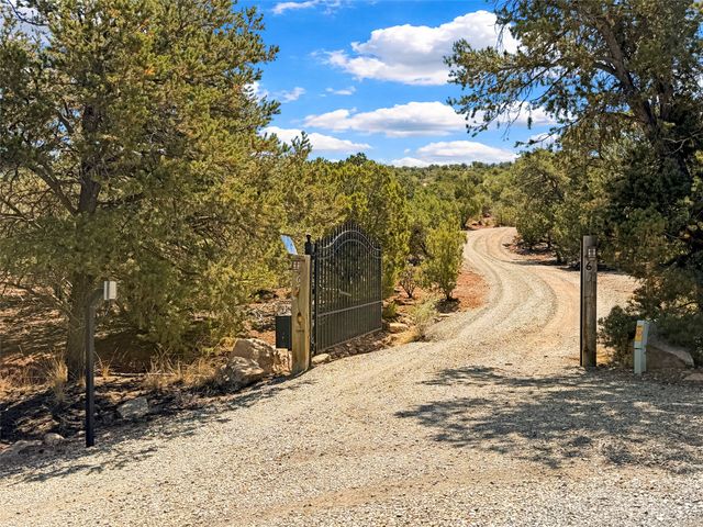 67 Ranchos Canoncito, Santa Fe, NM 87508