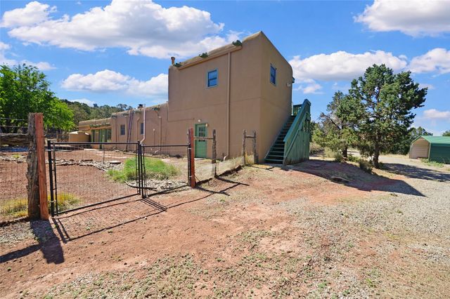 67 Ranchos Canoncito, Santa Fe, NM 87508