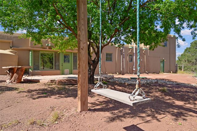 67 Ranchos Canoncito, Santa Fe, NM 87508