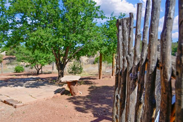 67 Ranchos Canoncito, Santa Fe, NM 87508