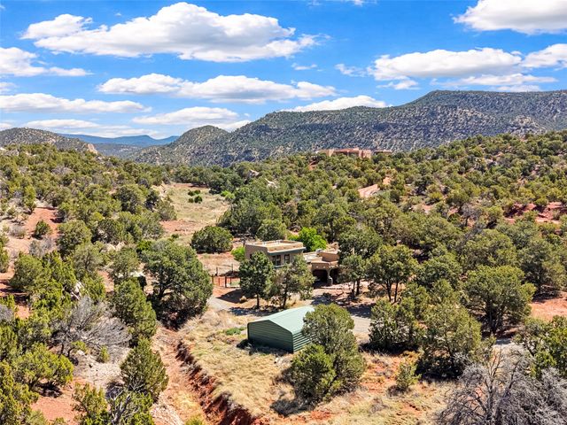 67 Ranchos Canoncito, Santa Fe, NM 87508