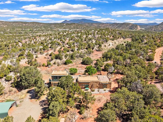 67 Ranchos Canoncito, Santa Fe, NM 87508