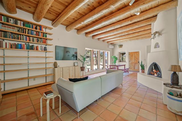 67 Ranchos Canoncito, Santa Fe, NM 87508
