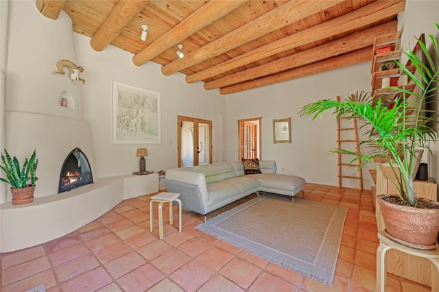 67 Ranchos Canoncito, Santa Fe, NM 87508