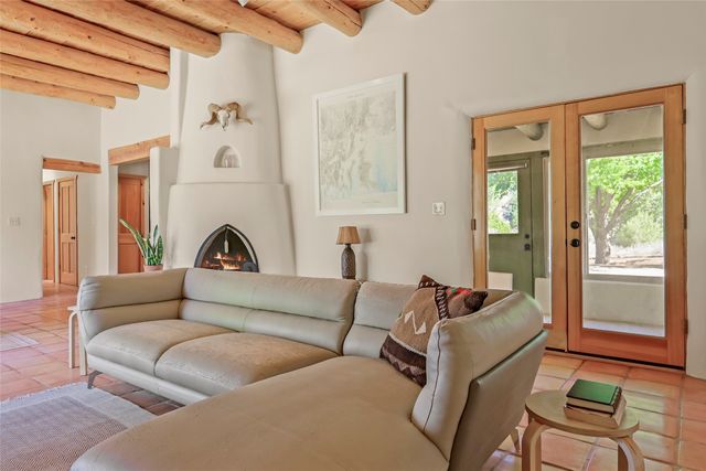 67 Ranchos Canoncito, Santa Fe, NM 87508