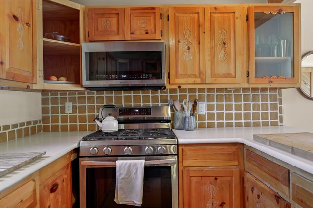 67 Ranchos Canoncito, Santa Fe, NM 87508