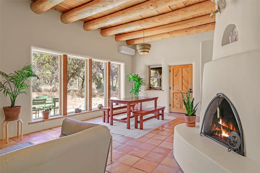 67 Ranchos Canoncito, Santa Fe, NM 87508