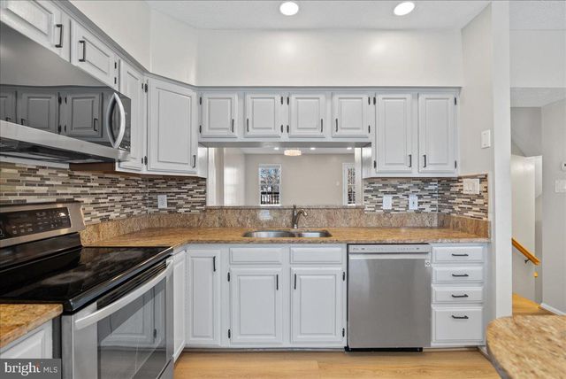 14024 WINDING RIDGE LN, Centreville, VA 20121