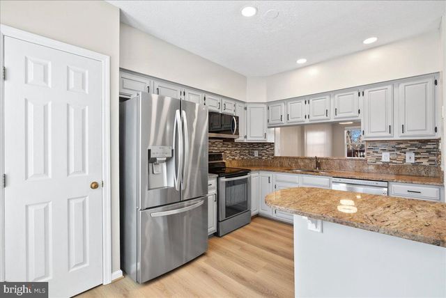 14024 WINDING RIDGE LN, Centreville, VA 20121