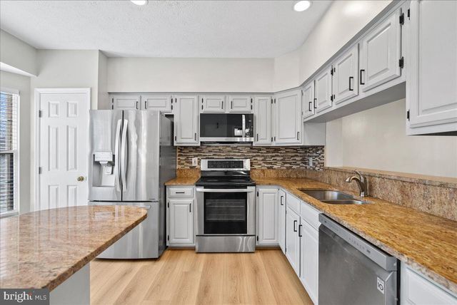 14024 WINDING RIDGE LN, Centreville, VA 20121