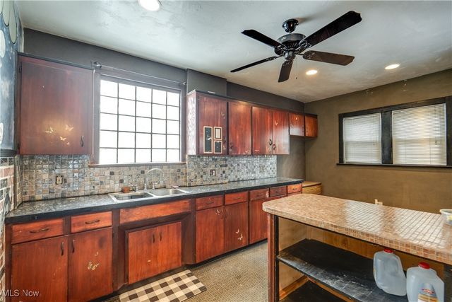 263 19th Street NW, Barberton, OH 44203