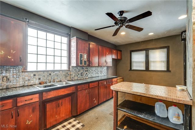 263 19th Street NW, Barberton, OH 44203