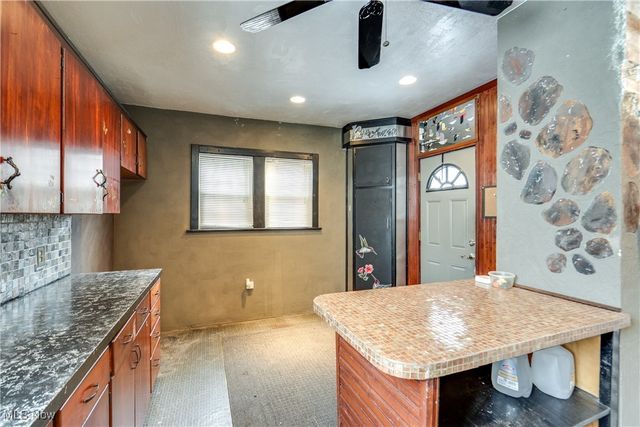 263 19th Street NW, Barberton, OH 44203