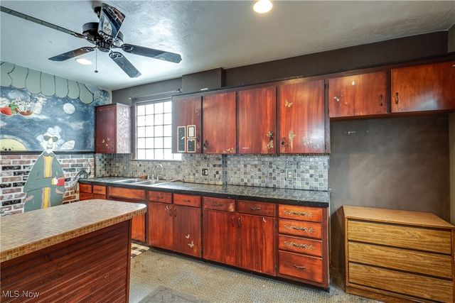 263 19th Street NW, Barberton, OH 44203