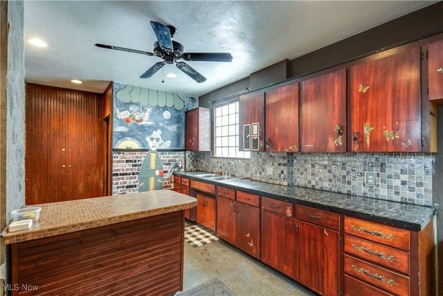 263 19th Street NW, Barberton, OH 44203