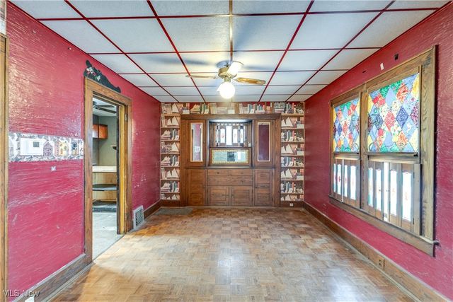 263 19th Street NW, Barberton, OH 44203