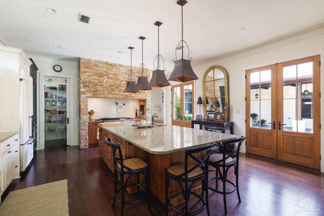 9 N Sunset Blvd, Gulf Breeze, FL 32561