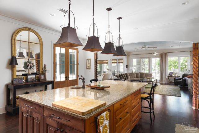 9 N Sunset Blvd, Gulf Breeze, FL 32561