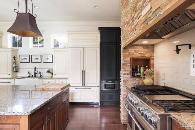 9 N Sunset Blvd, Gulf Breeze, FL 32561