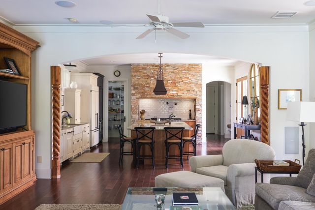 9 N Sunset Blvd, Gulf Breeze, FL 32561