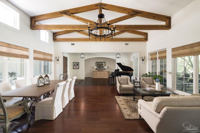 9 N Sunset Blvd, Gulf Breeze, FL 32561