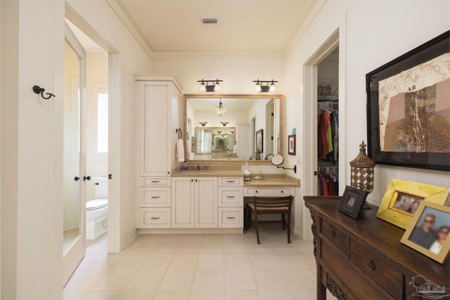 9 N Sunset Blvd, Gulf Breeze, FL 32561