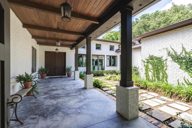 9 N Sunset Blvd, Gulf Breeze, FL 32561