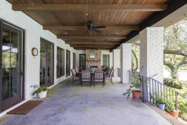 9 N Sunset Blvd, Gulf Breeze, FL 32561