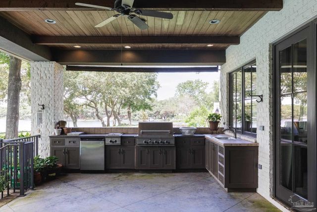 9 N Sunset Blvd, Gulf Breeze, FL 32561