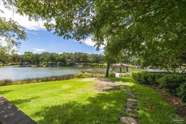 9 N Sunset Blvd, Gulf Breeze, FL 32561