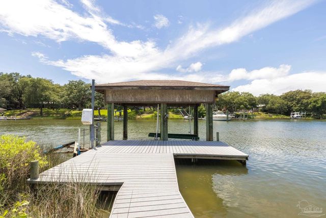 9 N Sunset Blvd, Gulf Breeze, FL 32561