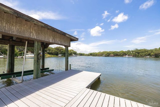 9 N Sunset Blvd, Gulf Breeze, FL 32561