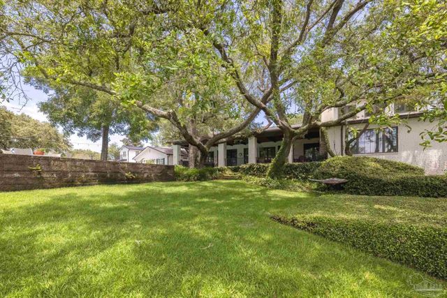 9 N Sunset Blvd, Gulf Breeze, FL 32561