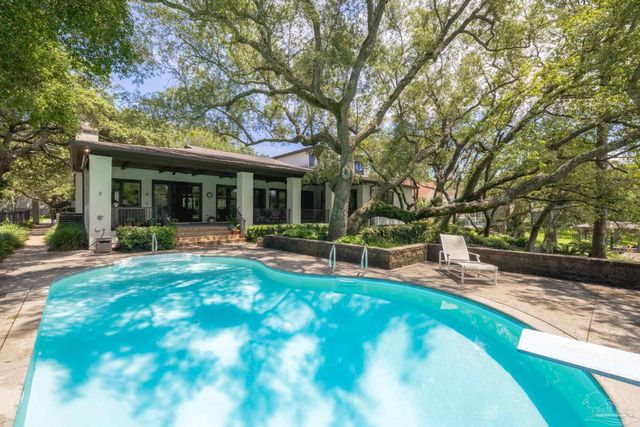 9 N Sunset Blvd, Gulf Breeze, FL 32561